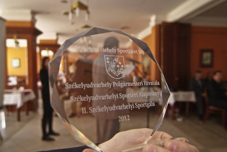 Negyven díjat osztottak ki