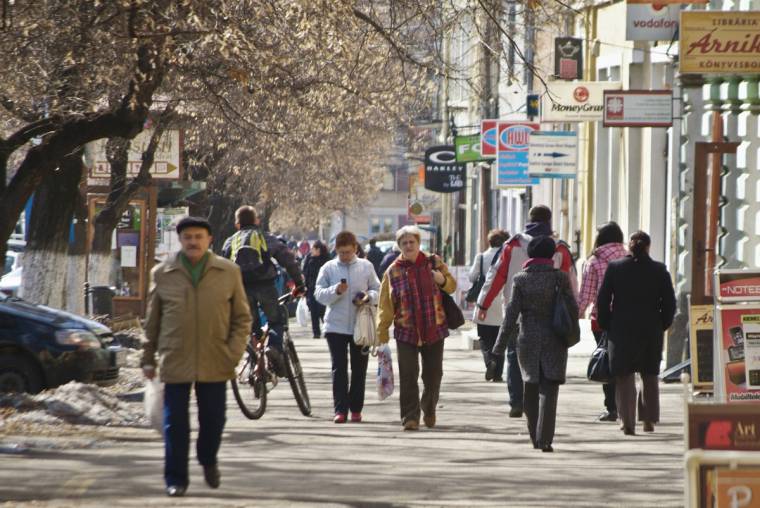 Fórumot kapnak a közéleti kérdések
