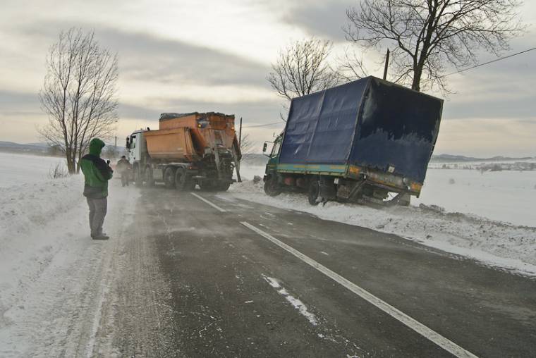Akadozó forgalom és súlykorlátozások a vihar miatt