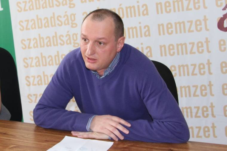 Molnárnak elege van a bábszínházból