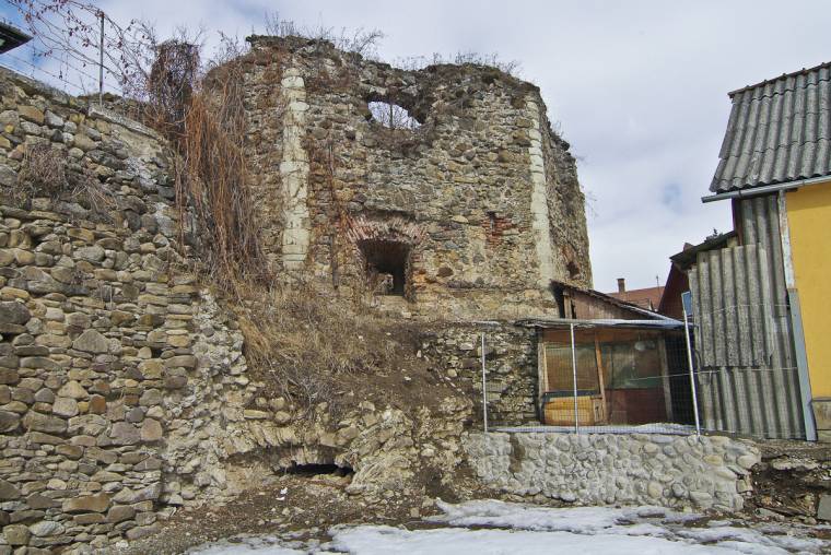 Restaurálják a várat, felújítják a gimnáziumot