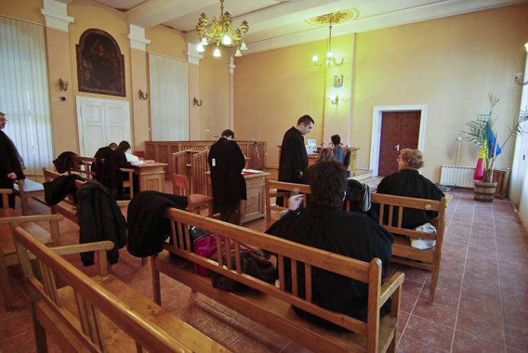 Felfüggesztett kilakoltatás egy fenyédi ingatlanügyben