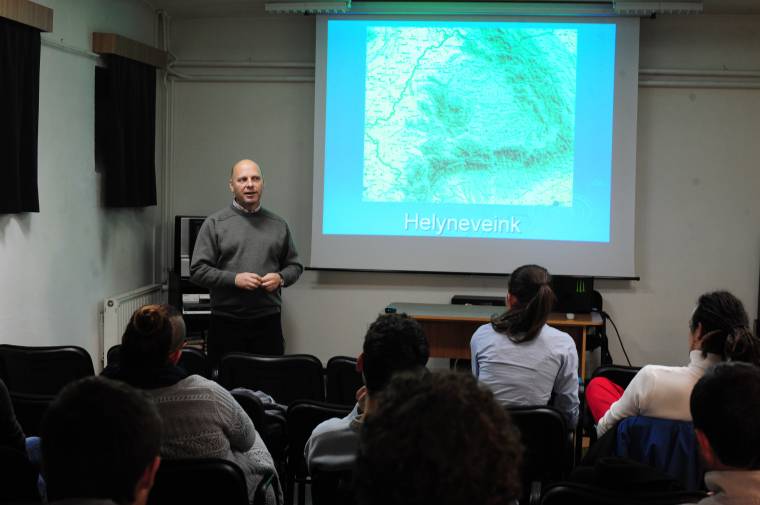 Kényelmességből románul