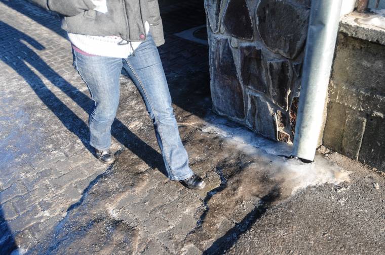 Jégréteg az udvarhelyi utakon