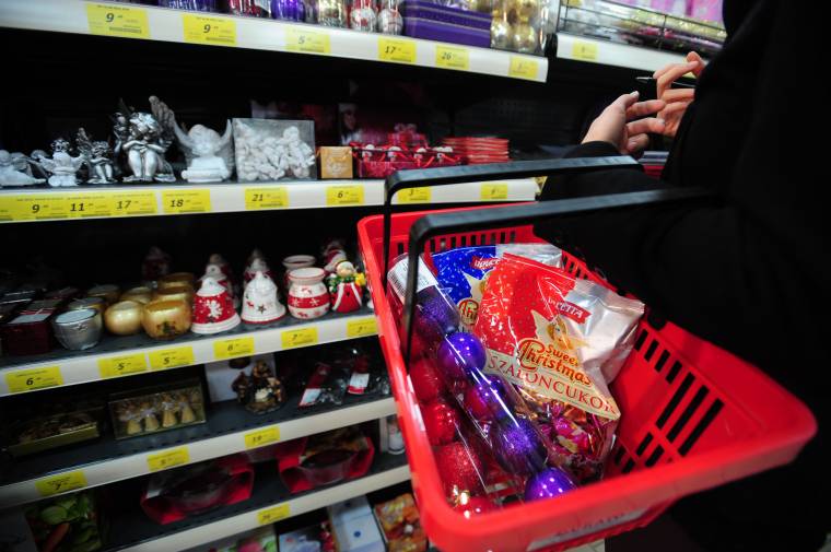 Felhalmozzák és nem mindig tárolják megfelelően az árukat az üzletekben az év végi vásárlói rohamra készülve