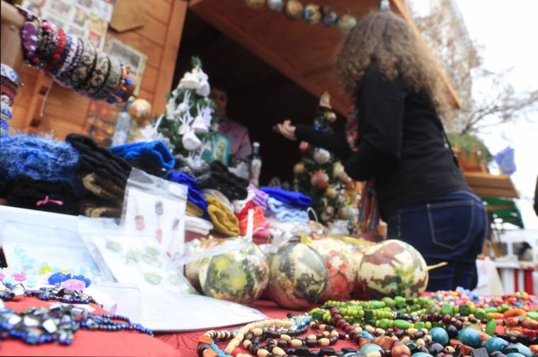 Készülnek a karácsonyi vásárra Székelyudvarhelyen