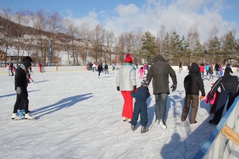 Sokan húztak korcsolyát