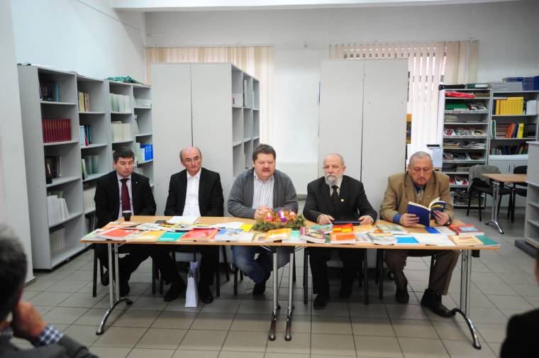 Tankönyvekkel támogatják a külhoniak szakképzését