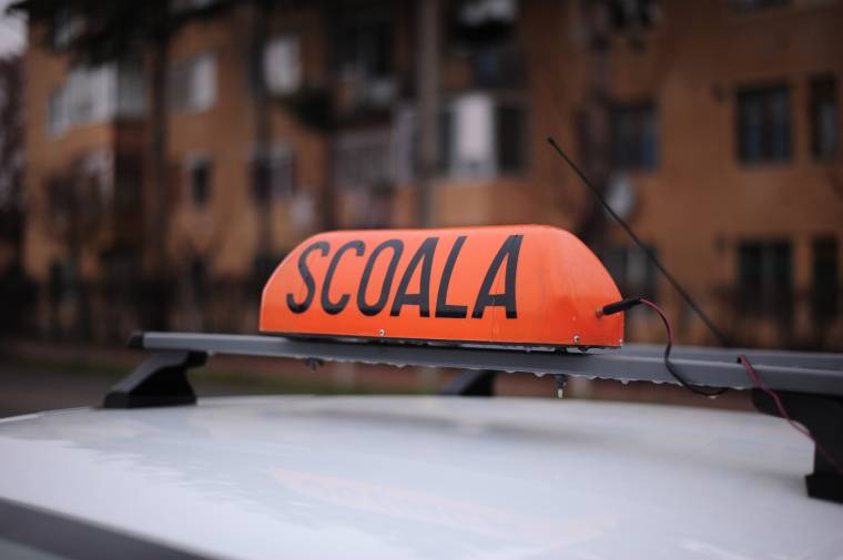 A jogosítvány megszerzését támogatják hátrányos helyzetű fiatalok számára – még két hétig lehet pályázni