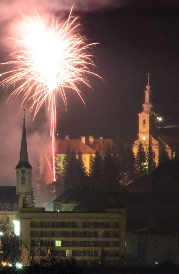 Szilveszter hosszabb tűzijátékkal