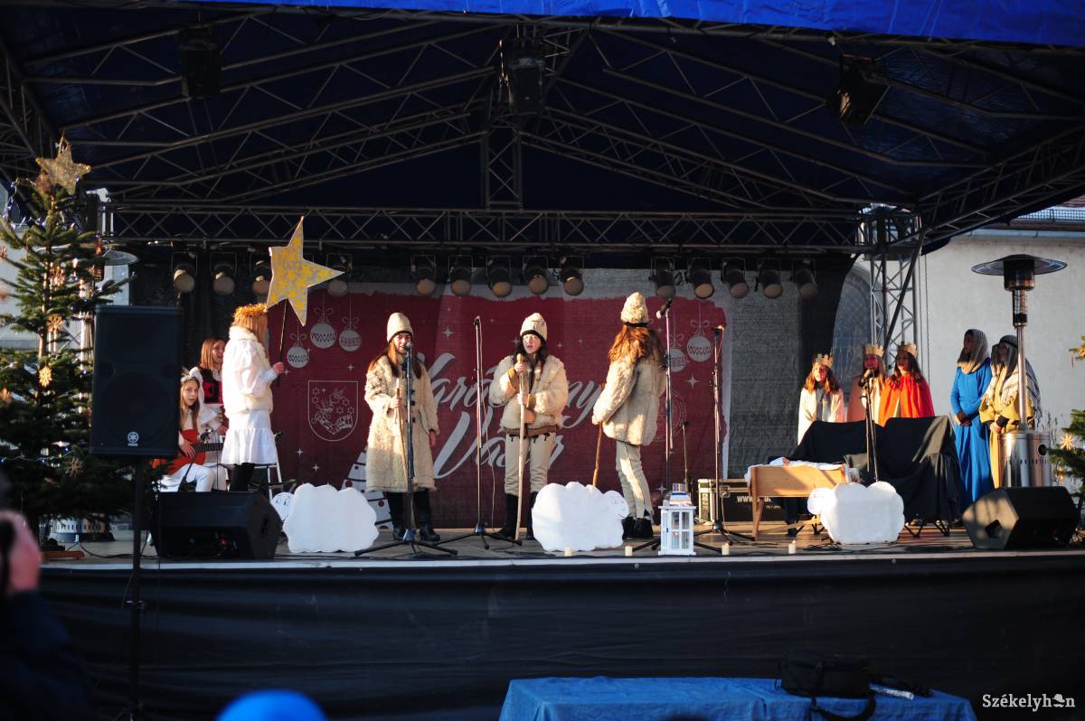 &bullet;  Fotó: Thomas Campean