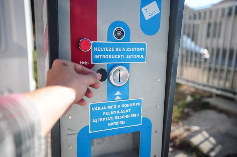 Többször is áttörték a kórházi kapuk sorompóit