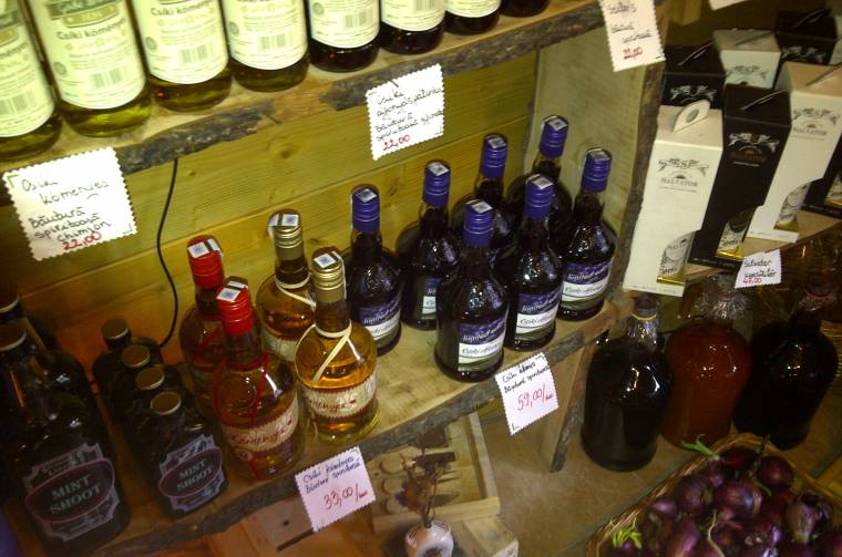 Alkoholért tört be az üzletbe, ivás közben kapták el a rendőrök