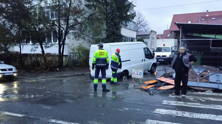 Elakadást okozott a kábelcsere