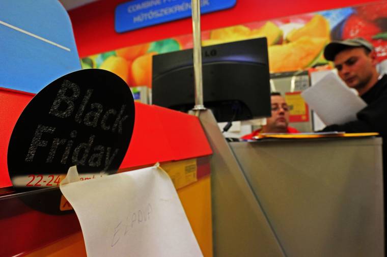 Büntethető a leárazást megelőző trükközés