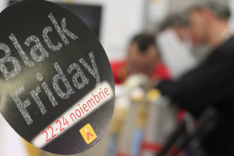 Leürítették az üzletek polcait