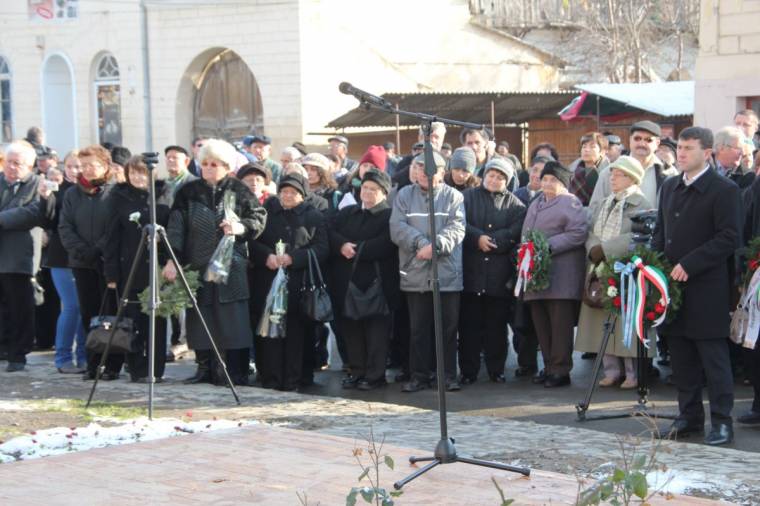 Meghitt hangulatban adták át a Székely sirató emlékművet