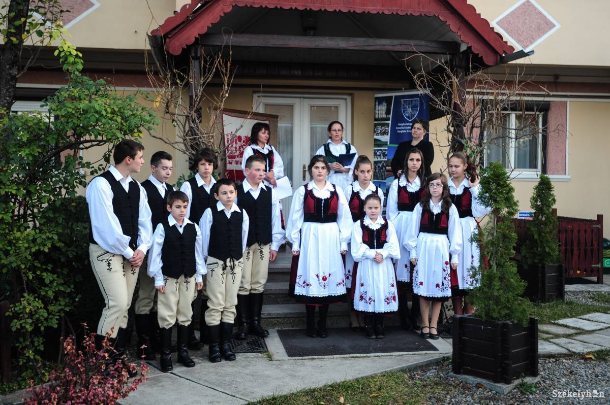 &bullet;  Fotó: Thomas Campean