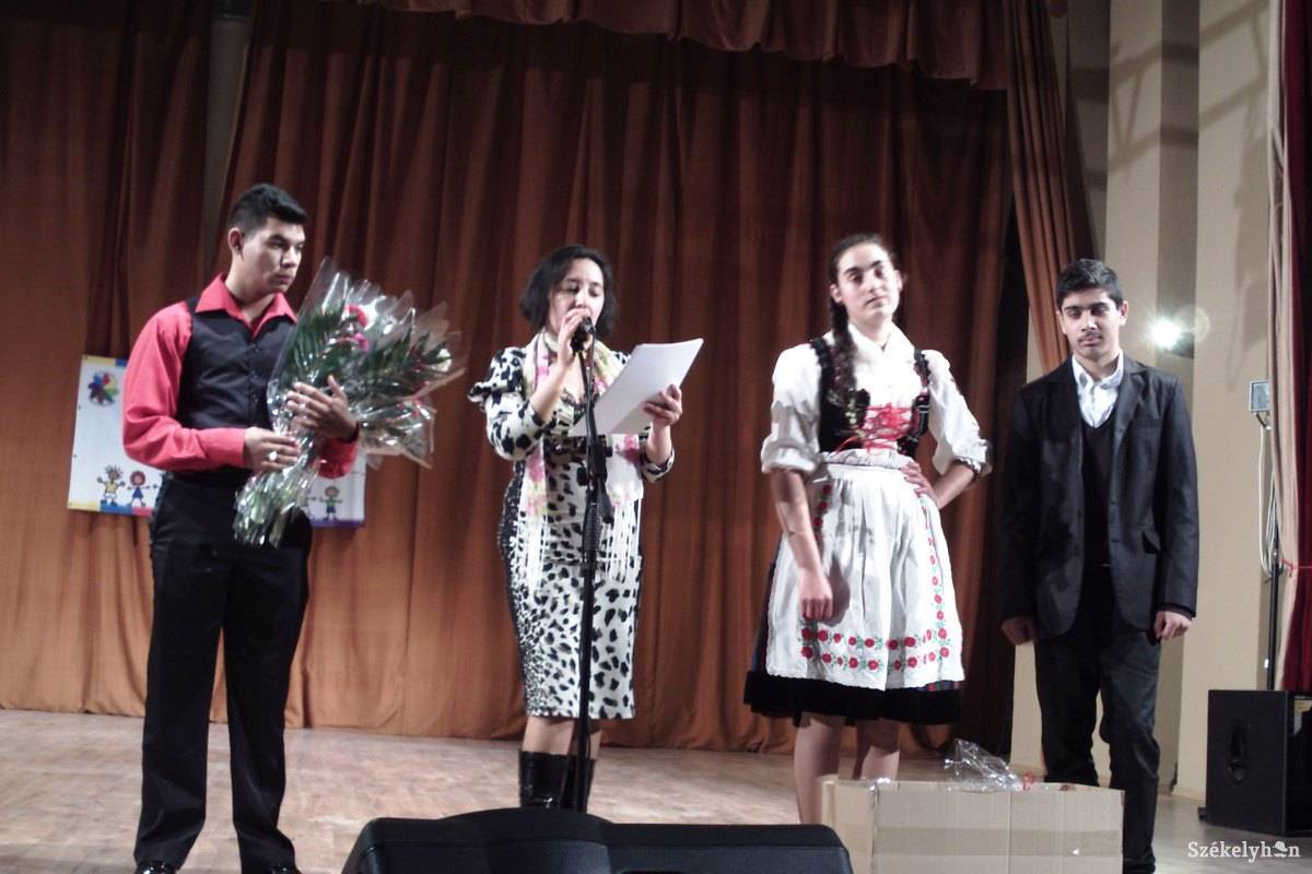 &bullet;  Fotó: Gi Rromano Kulturális Egyesület