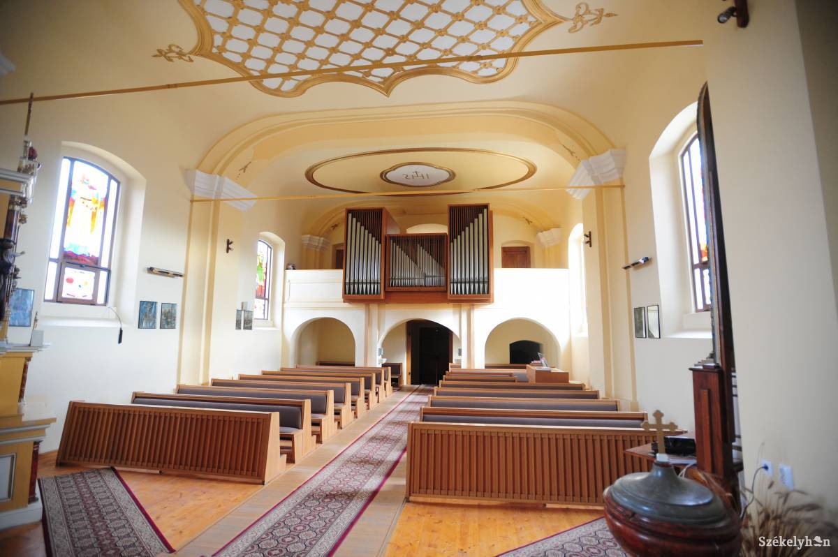 A lengyelfalvi templombelső. Archív •  Fotó: Thomas Campean
