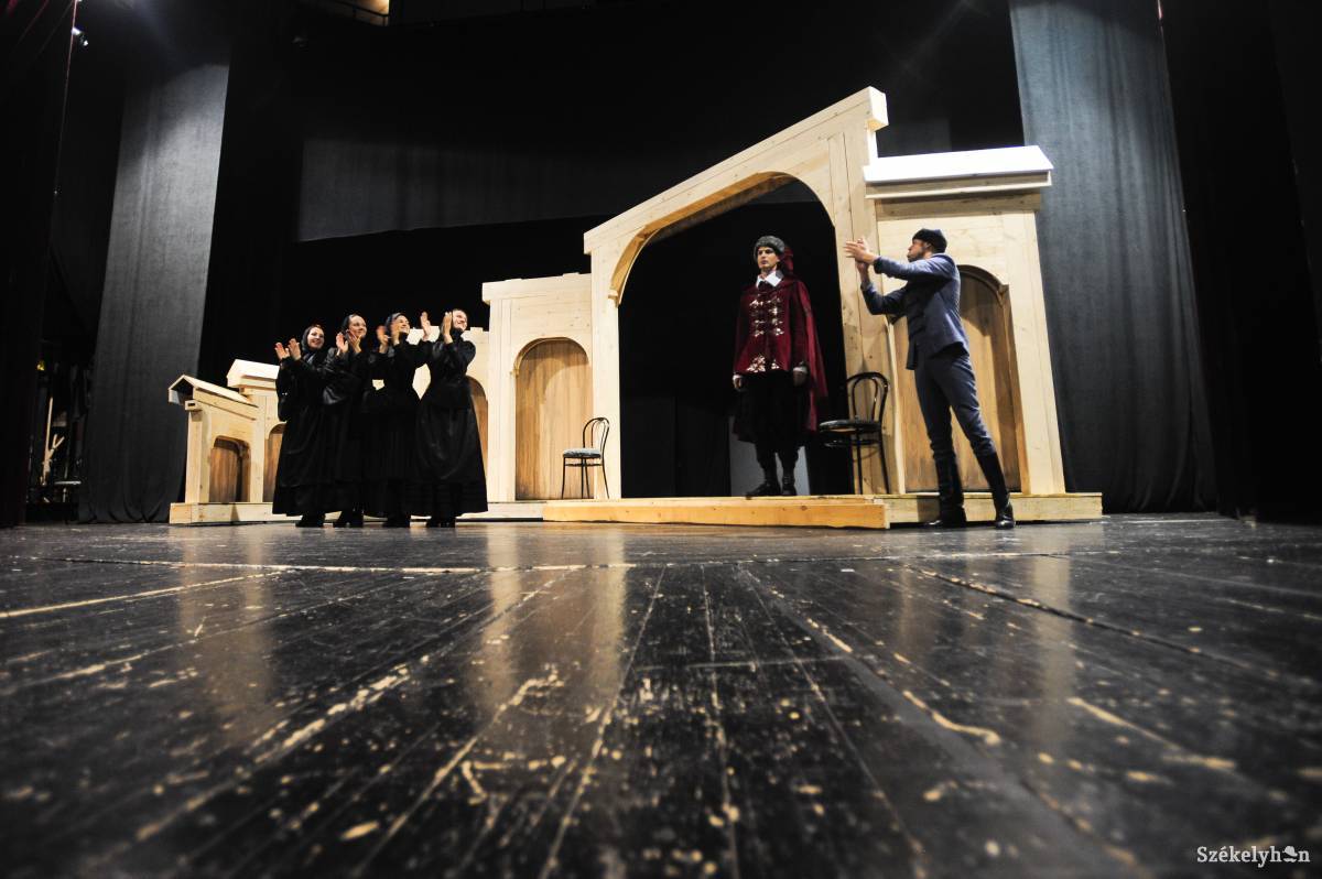 &bullet;  Fotó: Thomas Campean