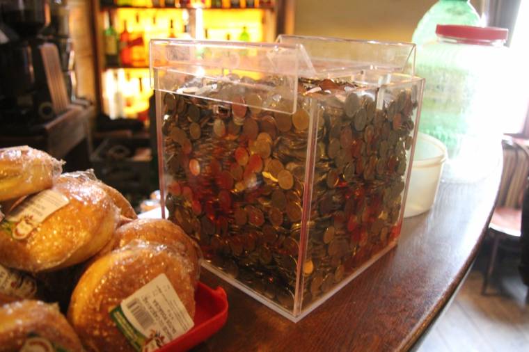 Huszonöt kiló aprópénz gyűlt, és még nincs vége