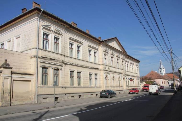 Nem zárták be a gyermekosztályt