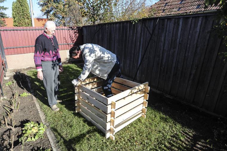 Tíz igénylő kaphat komposztálóládát