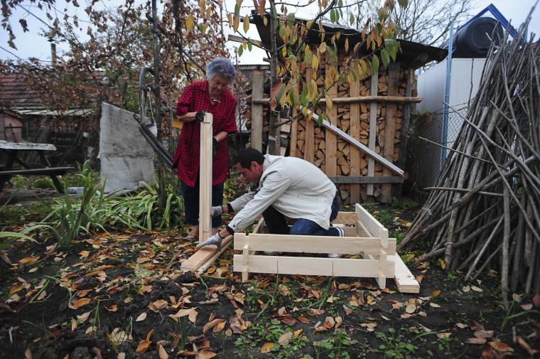 Lecsaptak a komposztálóládákra