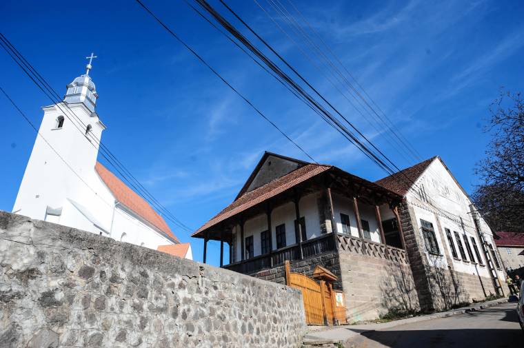 Régi pompájában állítanák vissza Lövétén a népiskolát