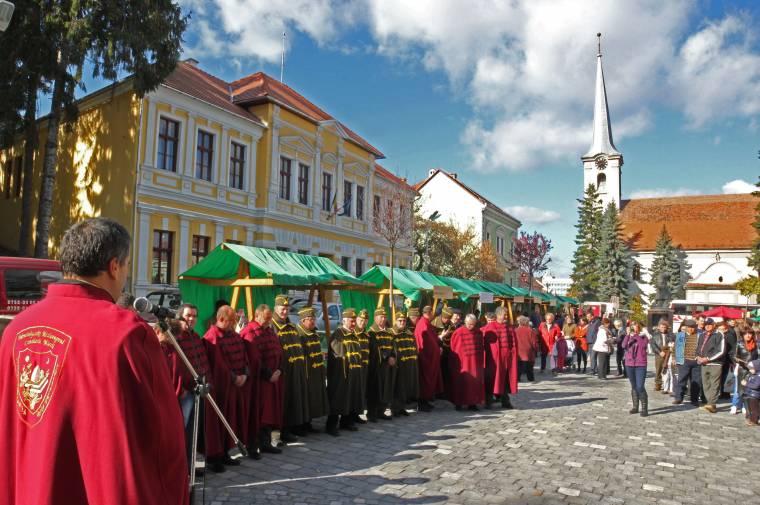 Édes hétvégére hívnak a méhészek