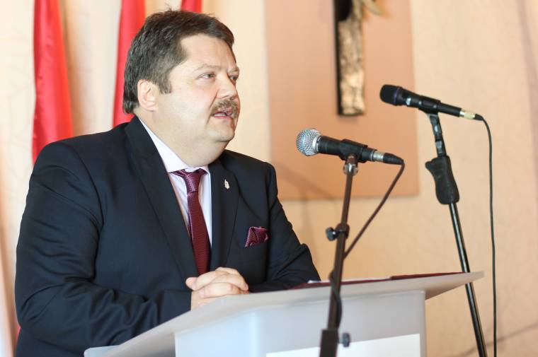 Nemzeti integráció felelősséggel és hűséggel