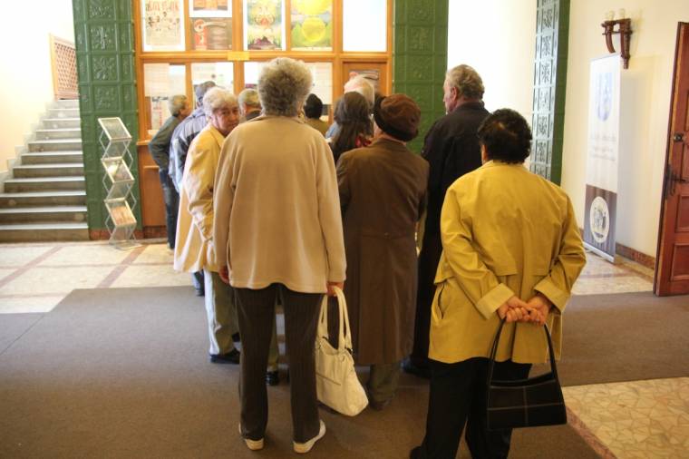 Tolongtak a jegyekért és az ajándékcsomagért