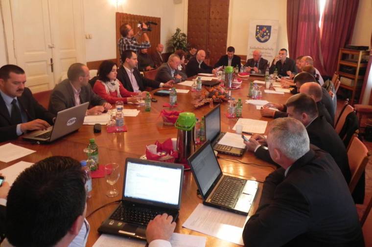 Rövidre szabták az októberi ülést