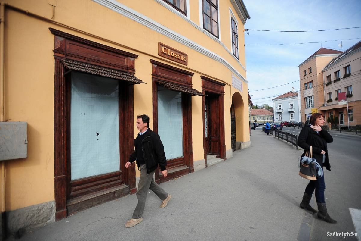 &bullet;  Fotó: Thomas Câmpean