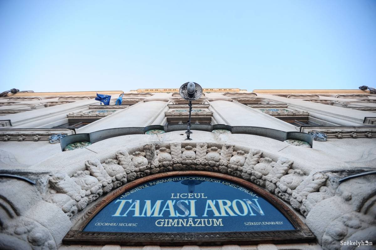 &bullet;  Fotó: Thomas Câmpean