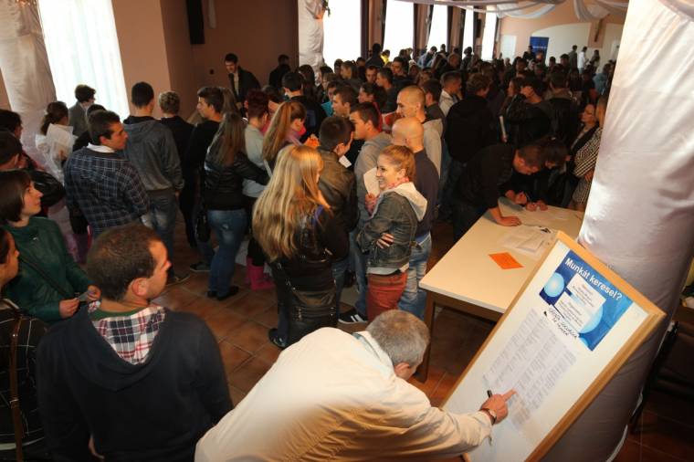 Egyre nagyobb a munkaerőpiaci mobilitás – a munkáltatók és az alkalmazottak jelentős része egyaránt elégedetlen