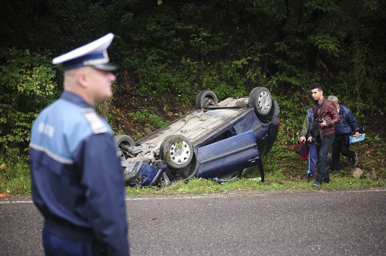 Ittasan vezetett, árokba borult Korond mellett