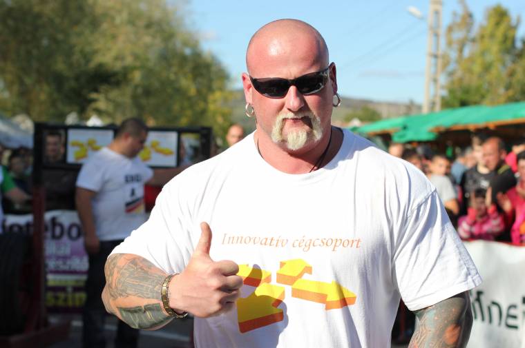 Szent Mihály napján Udvarhelyen mérettettek meg az erős emberek