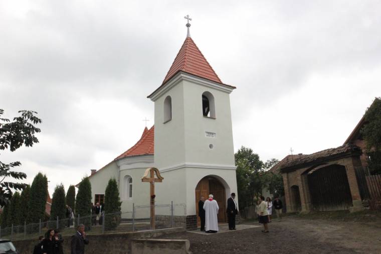 Áldással nyitják a templom kapuját