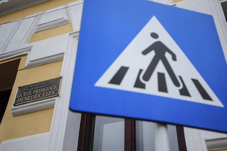 Szabálytalanul átkelő férfit gázoltak el