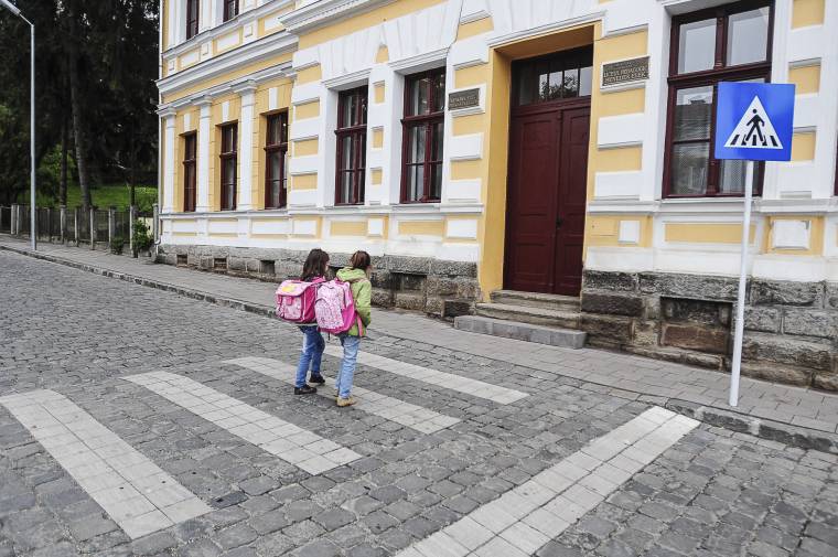 Autóval iskolába – a biztonság rovására