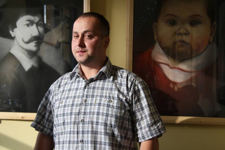 Siménfalvi alkotó festményei a forrásközpontban