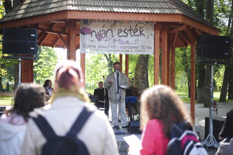 A nyelv és a szellem tánca – a vers