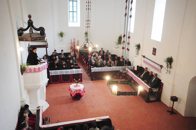 Pilóták adománya a kisdiákoknak