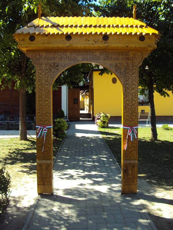 Dobói meglepetés a magyarországi testvérfalunak