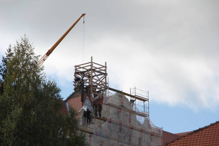 Felkerültek a bádogelemek a Gimi tetejére