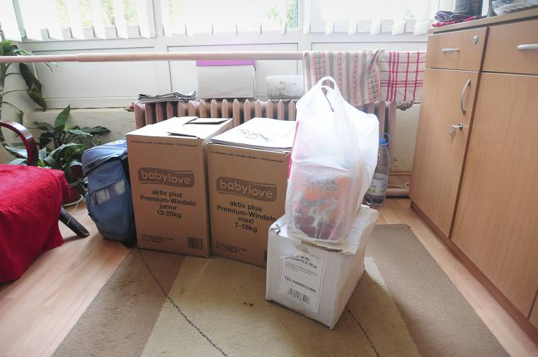 Tanszereket kaptak a rászoruló diákok