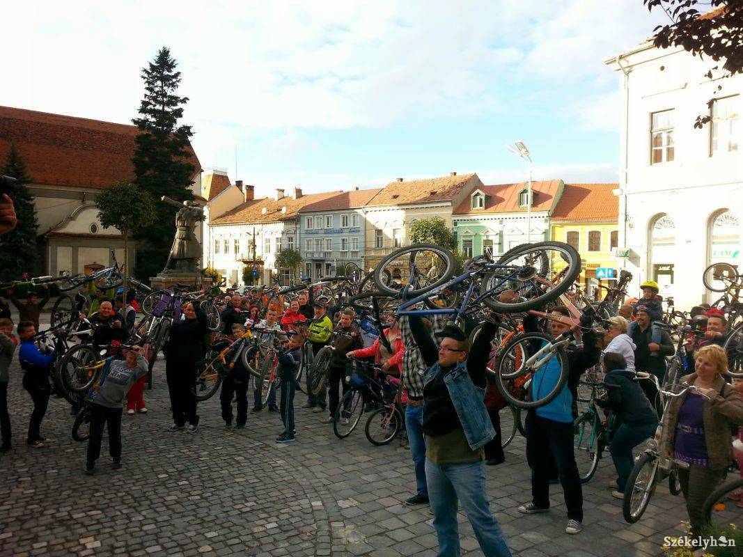 &bullet;  Fotó: Pál Gábor