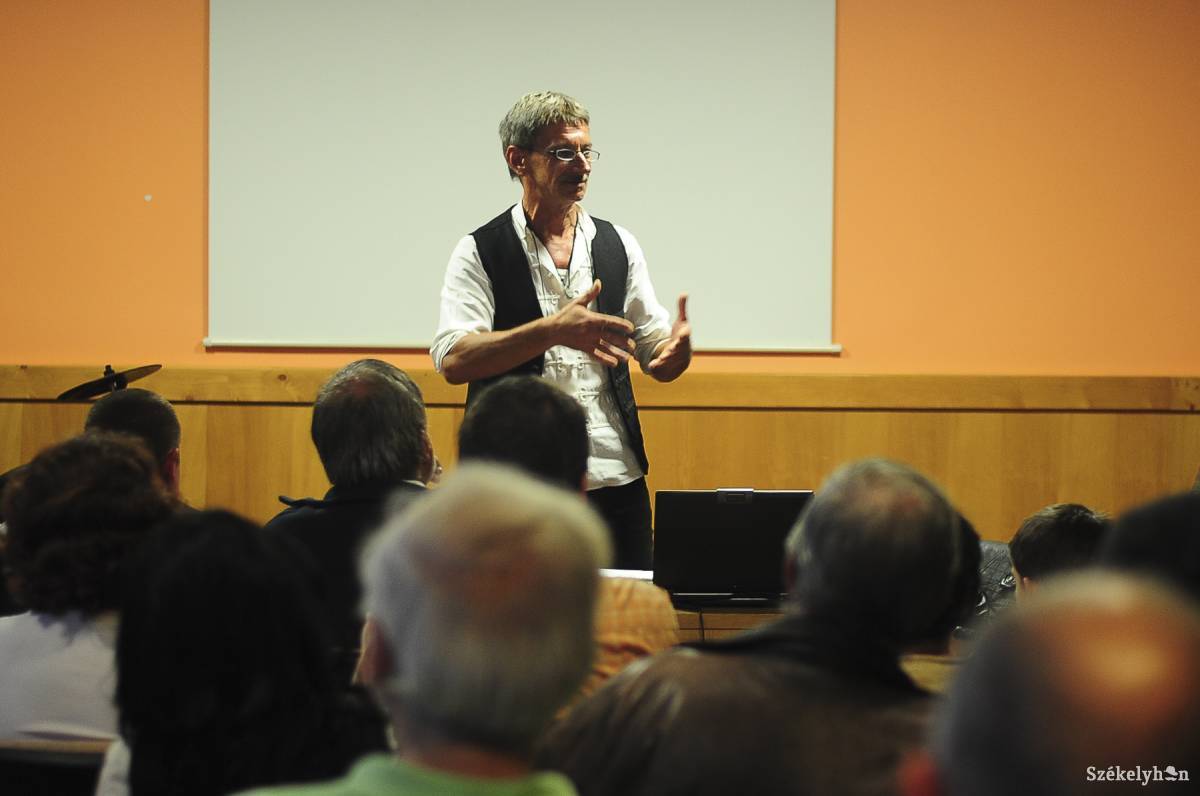 &bullet;  Fotó: Thomas Campean